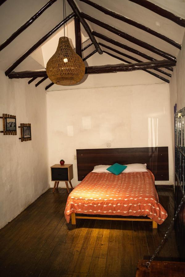 Hostal Intro *