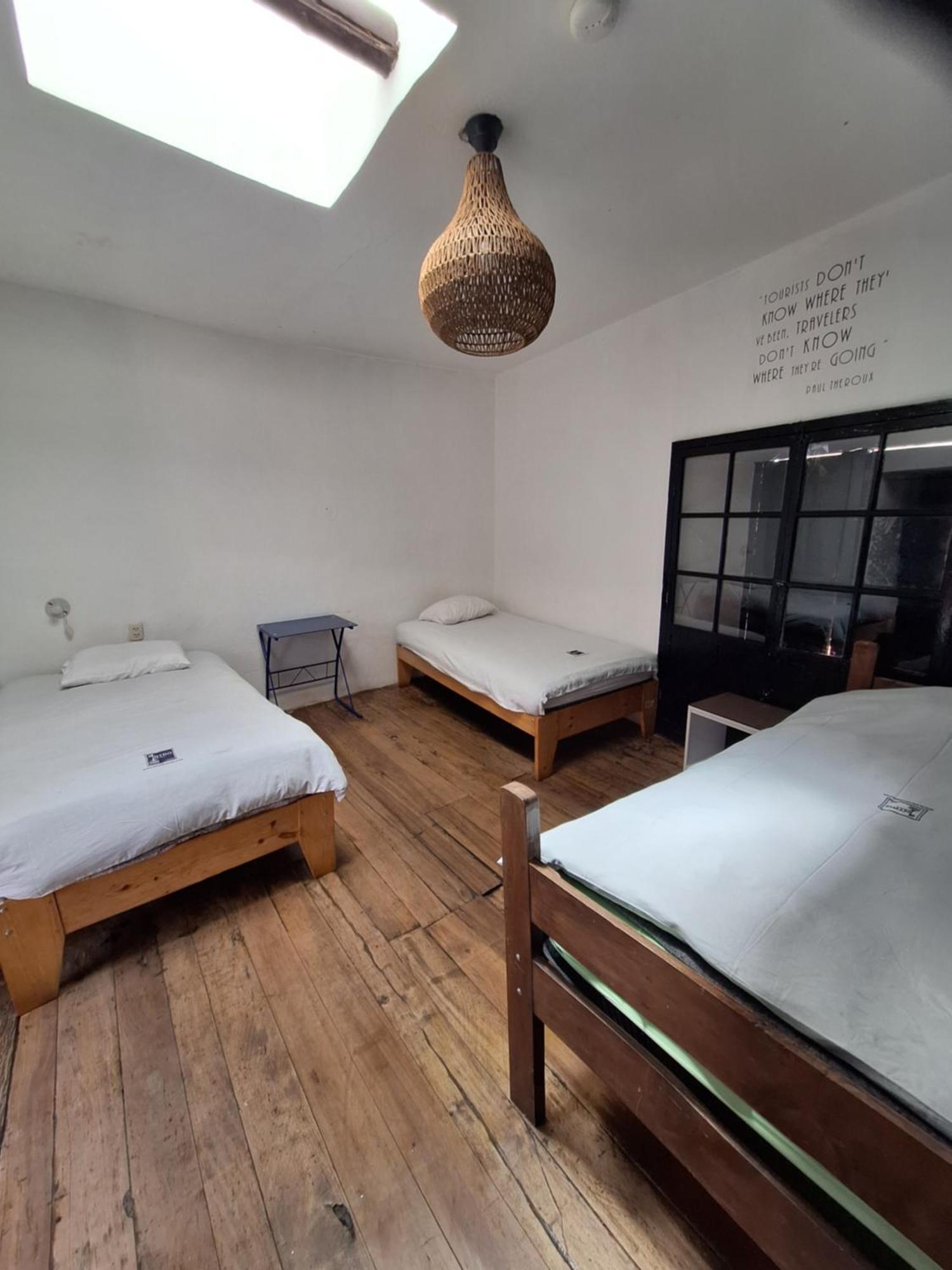 Hostal Intro