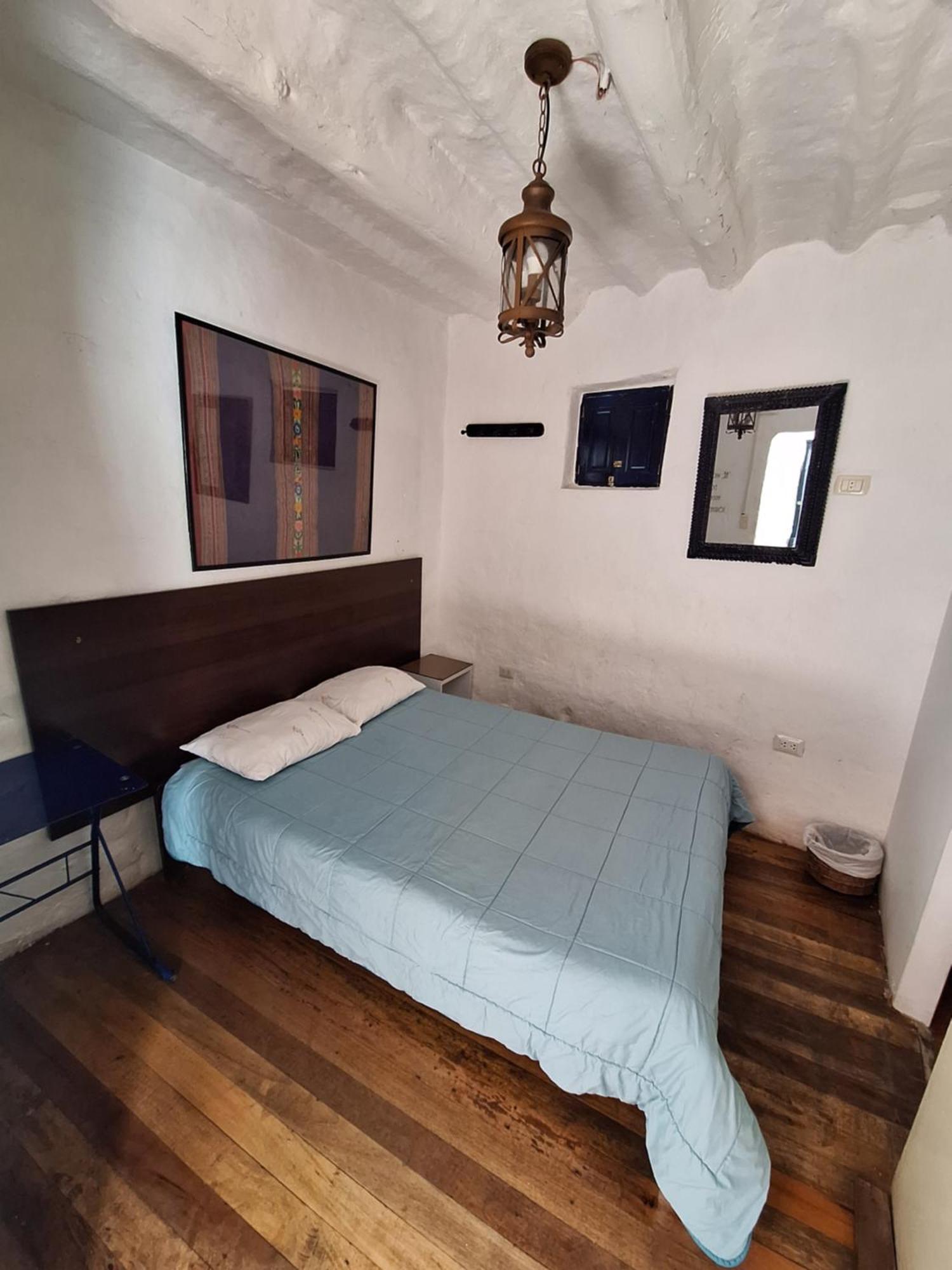 Intro Hostal *