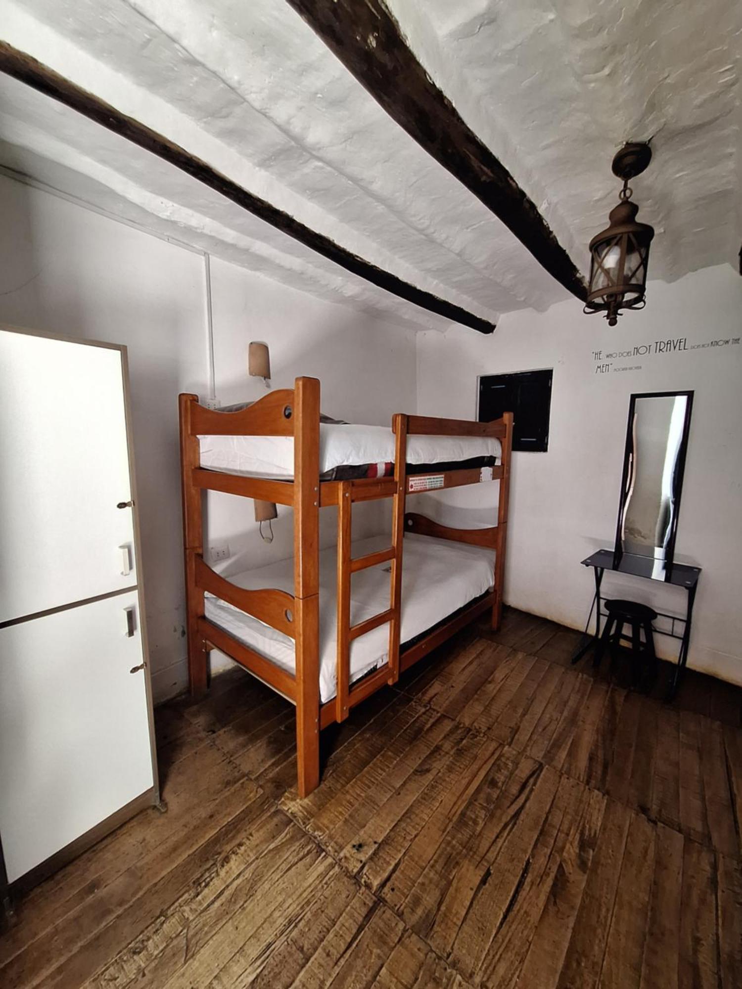 Hostal Intro *